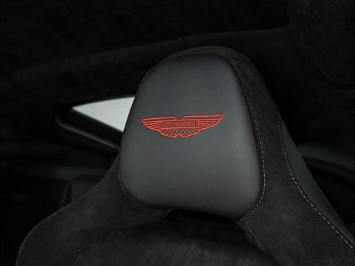 2025 Aston Martin Vantage Base
