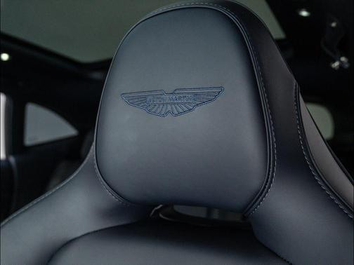 2025 Aston Martin DBX 707