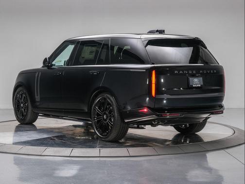 2025 Land Rover Range Rover P530 SE 7 Seat