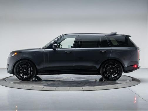 2025 Land Rover Range Rover P530 SE 7 Seat