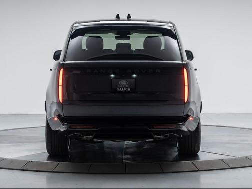 2025 Land Rover Range Rover P530 SE 7 Seat