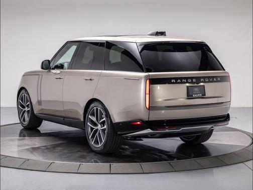 2025 Land Rover Range Rover P400 SE