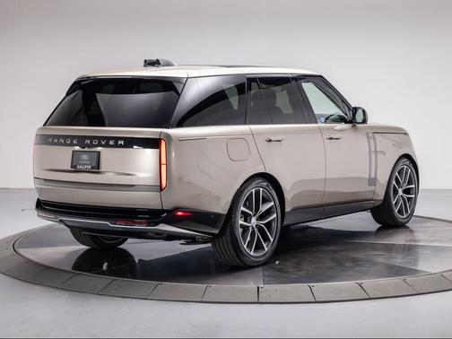 2025 Land Rover Range Rover P400 SE