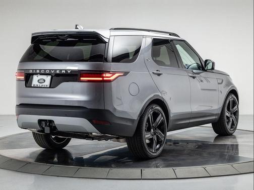 2025 Land Rover Discovery P300 S