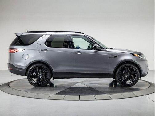 2025 Land Rover Discovery P300 S