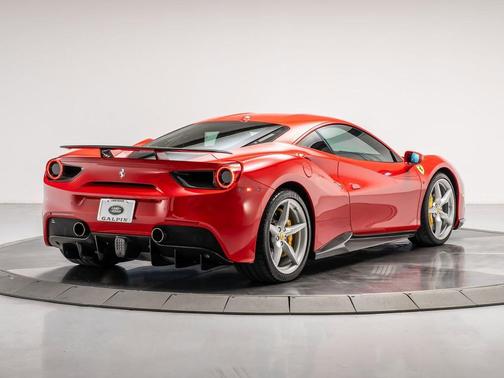 Rosso Corsa 2018 Ferrari 488 GTB Base