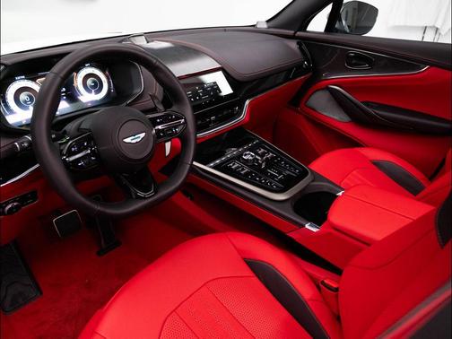 2025 Aston Martin DBX 707