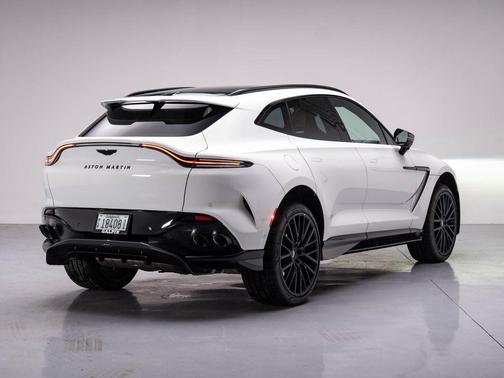2025 Aston Martin DBX 707