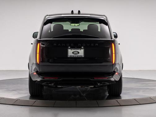 2025 Land Rover Range Rover P400 SE 7 Seat