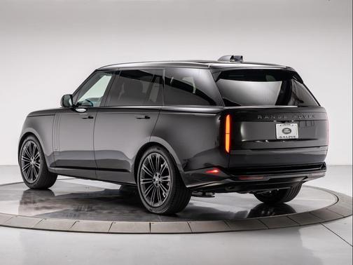 2025 Land Rover Range Rover P400 SE 7 Seat