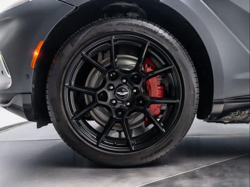 Lunar White 2021 Aston Martin DBX Base