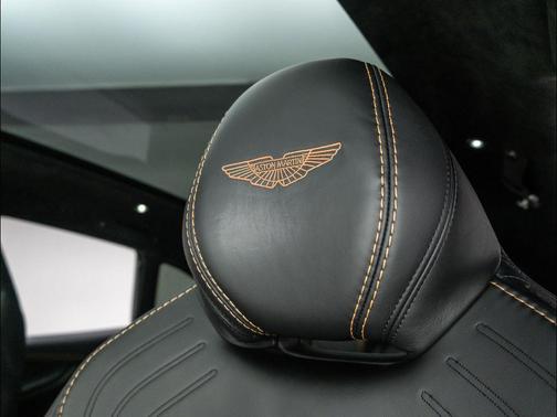 2021 Aston Martin DBX Base