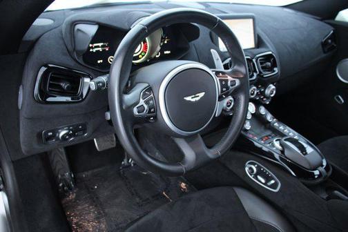 Photo 3 of 32 of 2020 Aston Martin Vantage Base
