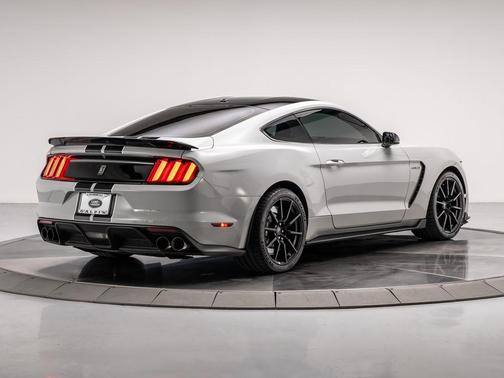 2017 Ford Shelby GT350 Base