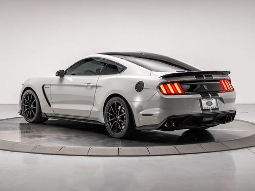 2017 Ford Shelby GT350 Base