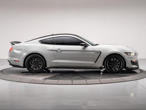 2017 Ford Shelby GT350 Base