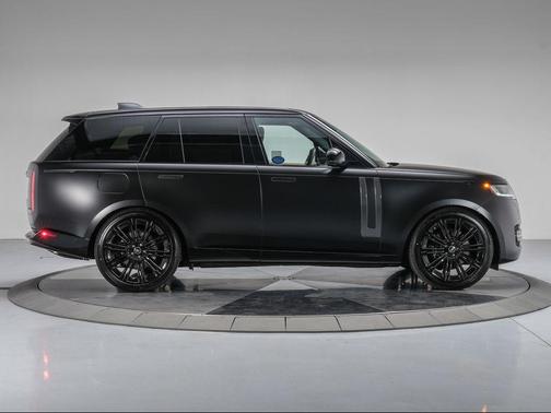 2025 Land Rover Range Rover P530 SE