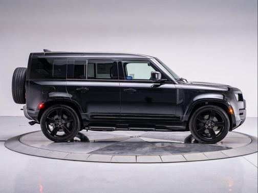 2025 Land Rover Defender 110 P500 X-Dynamic SE
