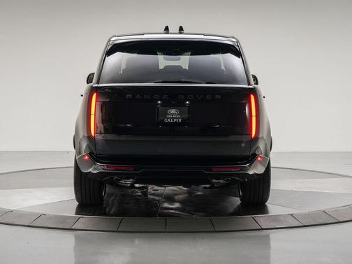 2025 Land Rover Range Rover P530 SE 7 Seat