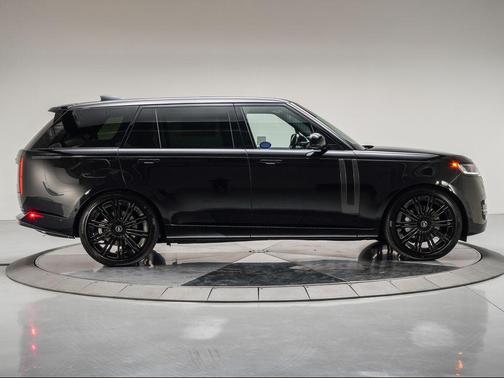 2025 Land Rover Range Rover P530 SE 7 Seat