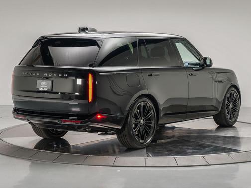 2025 Land Rover Range Rover P530 SE 7 Seat