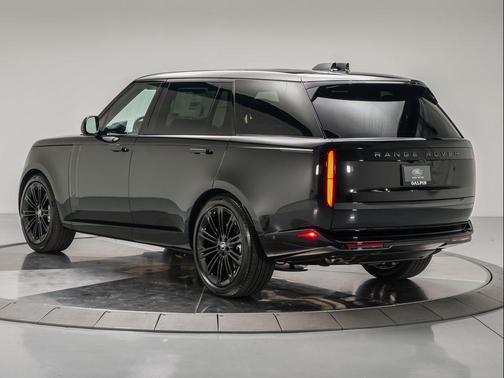 2025 Land Rover Range Rover P530 SE 7 Seat