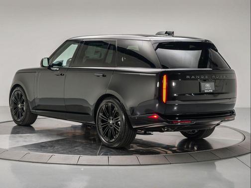 2025 Land Rover Range Rover P530 SE 7 Seat