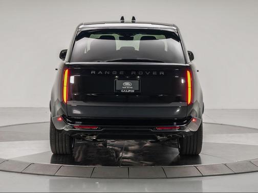 2025 Land Rover Range Rover P530 SE 7 Seat