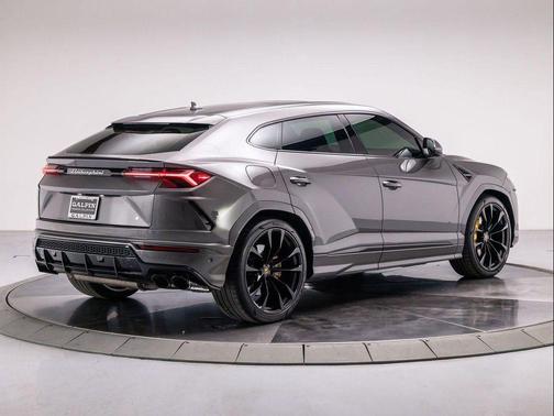 2021 Lamborghini Urus Base