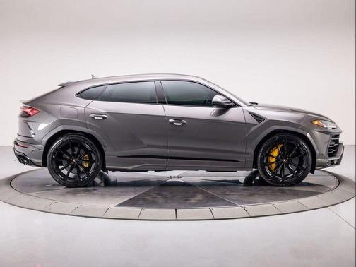 2021 Lamborghini Urus Base