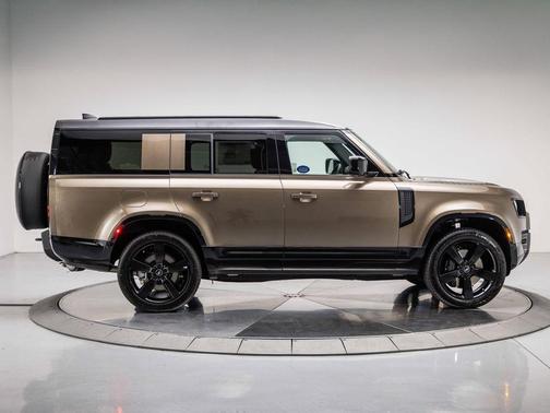 2025 Land Rover Defender P400 X-Dynamic SE