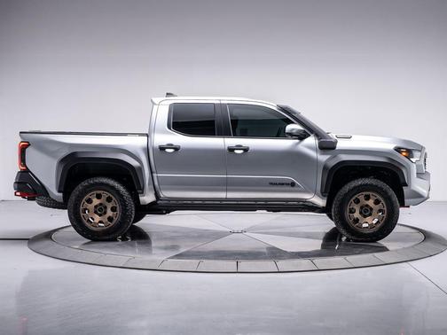 2025 Toyota Tacoma Hybrid TRAILHUNTER