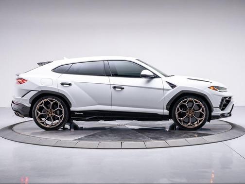 2023 Lamborghini Urus Performante