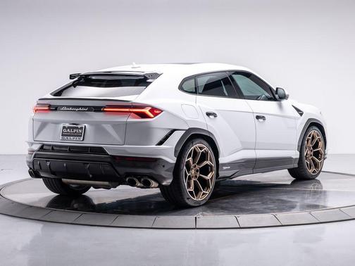 2023 Lamborghini Urus Performante
