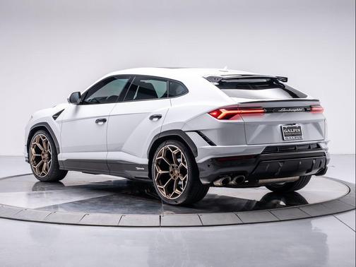 2023 Lamborghini Urus Performante