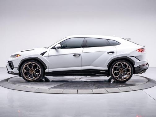 2023 Lamborghini Urus Performante