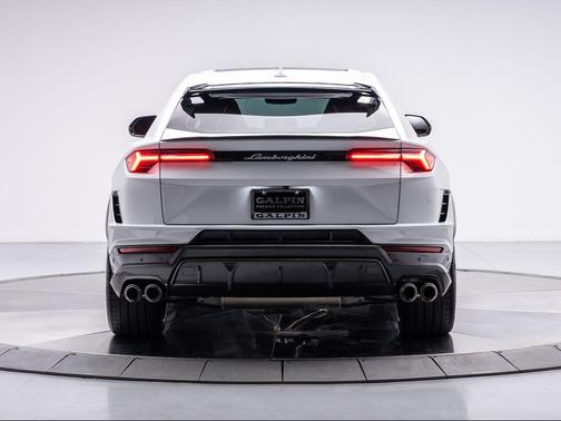2023 Lamborghini Urus Performante