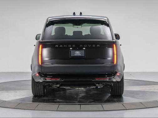 2025 Land Rover Range Rover P530 SE