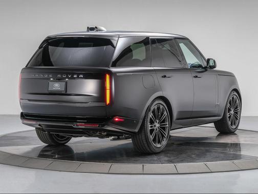 2025 Land Rover Range Rover P530 SE