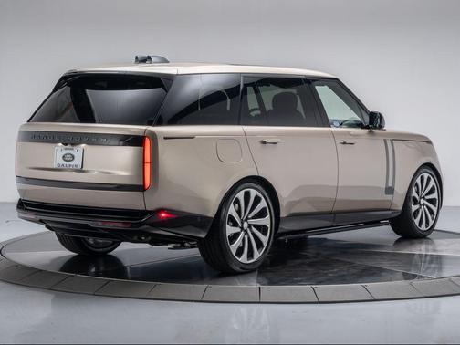 2025 Land Rover Range Rover P530 SE 7 Seat