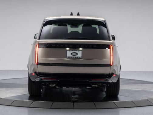 2025 Land Rover Range Rover P530 SE 7 Seat
