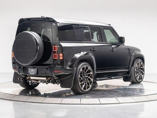 2025 Land Rover Defender 110 P500 X-Dynamic SE