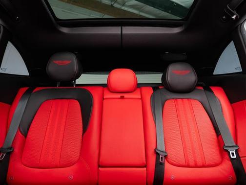 2025 Aston Martin DBX 707