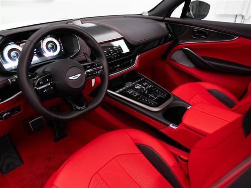 2025 Aston Martin DBX 707