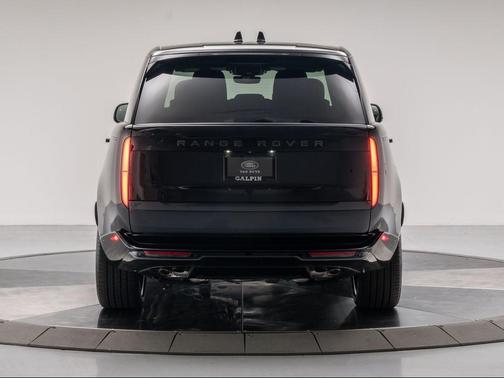 2025 Land Rover Range Rover P530 SE 7 Seat