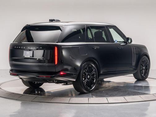 2025 Land Rover Range Rover P530 SE 7 Seat
