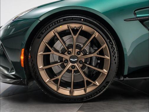 2026 Aston Martin Vantage Base
