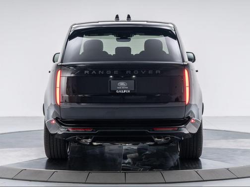 2025 Land Rover Range Rover P530 SE