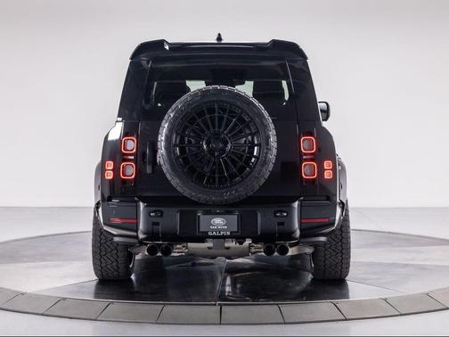 2025 Land Rover Defender P500 V8