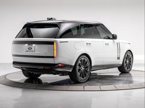 2025 Land Rover Range Rover P530 SE